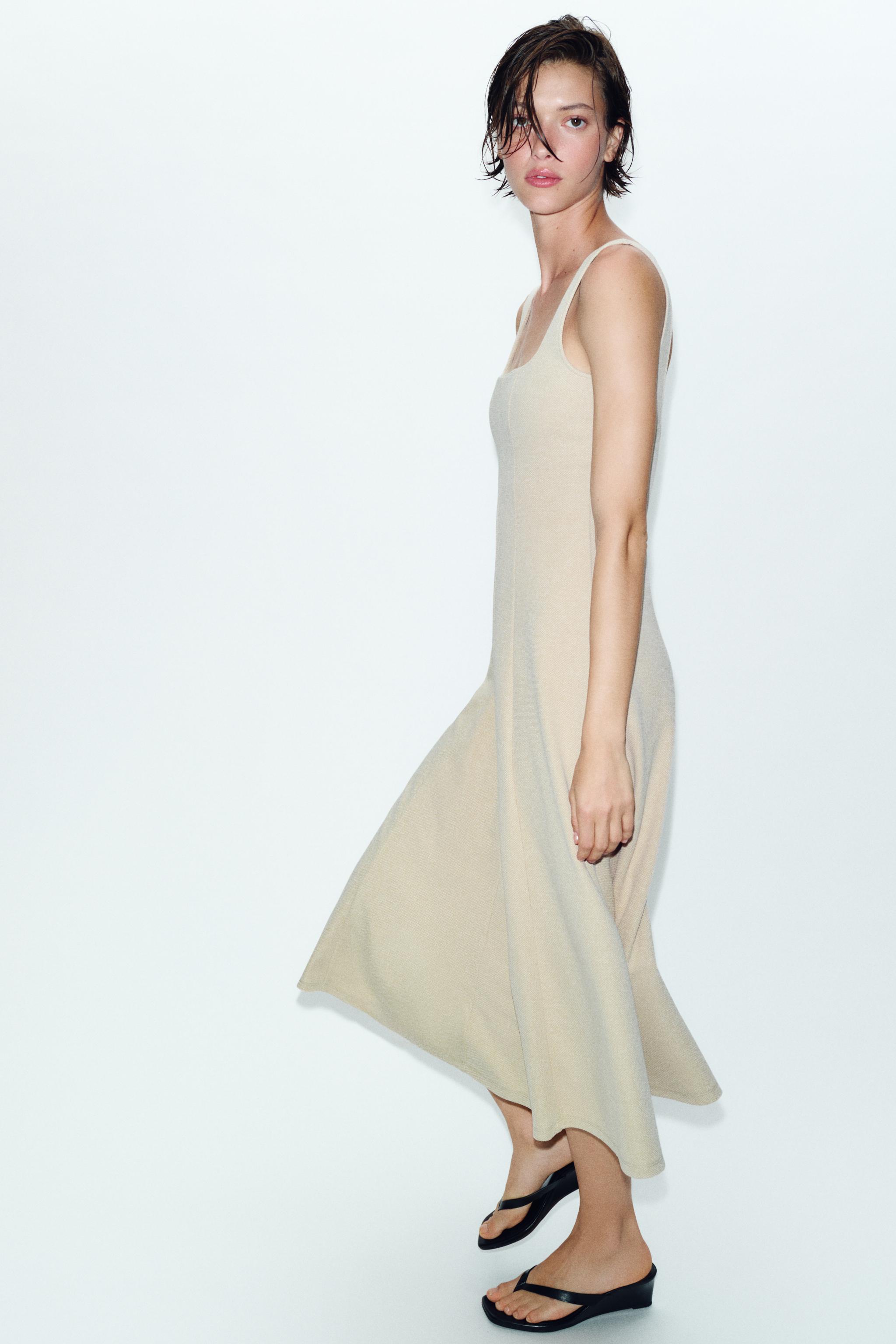 ROBE MI-LONGUE À BRETELLES